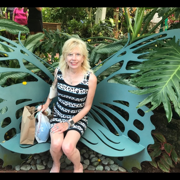 Meet your Posher, Sandy - Picture 1 of 1